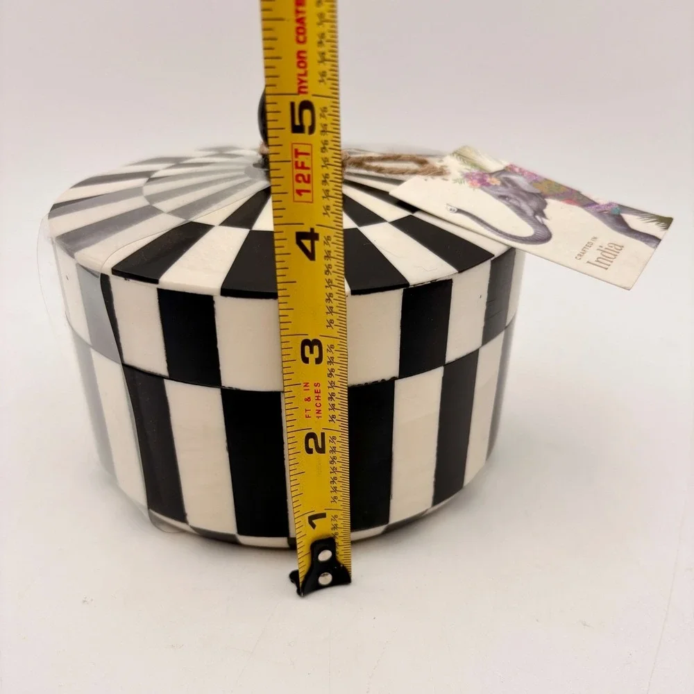 Handcrafted Black and White Striped Round Bone Inlay Style‎ Decorative Box India